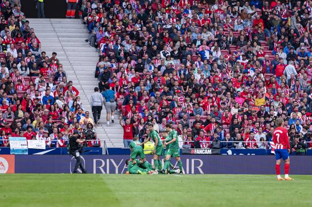 Atletico Madrid vs CA Osasuna - LaLiga EA Sports 2023 2024 CA Osasuna players celebrates a goal during the La Liga EA Sports 2023 24 football match between Atletico Madrid vs CA Osasuna at Estadio Metropolitano on May 19, 2024 in Madrid, Spain. Madrid Estadio Metropolitano Madrid Spain Copyright: xAlbertoxGardinx AGardin_20240519_Football_Liga_Atletico_Madrid_vs_Osasuna_139