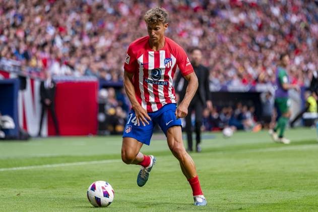 Atletico Madrid vs CA Osasuna - LaLiga EA Sports 2023 2024 Marcos Llorente of Atletico Madrid in action with the ball during the La Liga EA Sports 2023 24 football match between Atletico Madrid vs CA Osasuna at Estadio Metropolitano on May 19, 2024 in Madrid, Spain. Madrid Estadio Metropolitano Madrid Spain Copyright: xAlbertoxGardinx AGardin_20240519_Football_Liga_Atletico_Madrid_vs_Osasuna_146