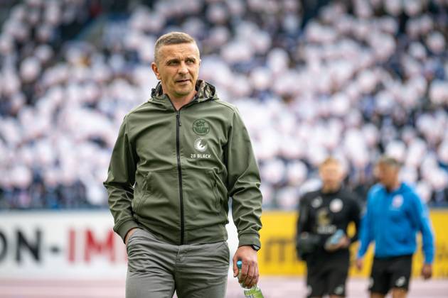 Rostock, Deutschland 19. Mai 2024: 2. BL - 2023 2024 - FC Hansa Rostock vs. SC Paderborn Im Bild: Trainer Mersad Selimbegovic (Hansa Rostock) DFL regulations prohibit any use of photographs as image sequences and or quasi-video. Copyright: xFotostandx xVoelkerx