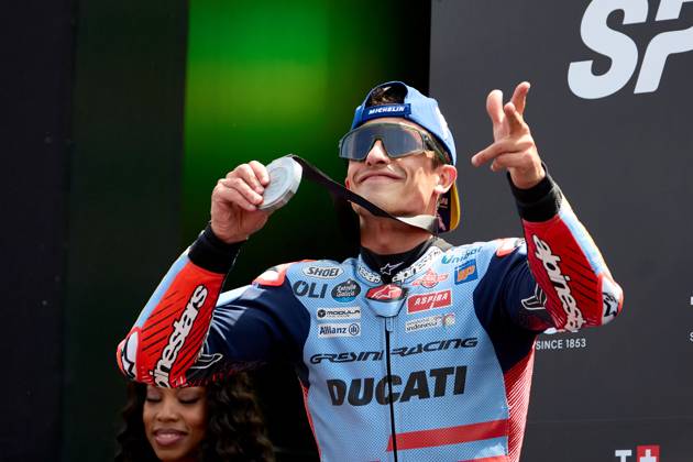 Bilder des Jahres 2024, Sport 05 Mai Sport Themen der Woche KW21 Sport Bilder des Tages 25th May 2024; Circuit de Barcelona, Barcelona, Catalonia, Spain; 2024 MotoGP of Catalunya Qualifying Day; sprint race podium ceremony, Marc Marquez of the Gresini Racing celebrates the 2nd place  ActionPlus12647087 PabloxGuillen