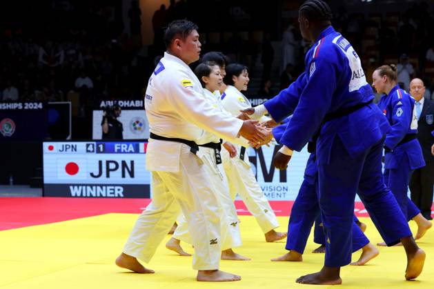 (L-R) Japan team group, Mannschaftsbild, Totale (JPN), France team group (FRA), MAY 24, 2024 -Judo : World Judo Championships Abu Dhabi 2024 Mixed teams Final match at Mubadala Arena, Abu Dhabi, UAE. Noxthirdxpartyxsales  (254424228)