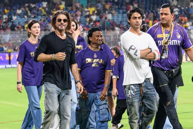 May 26, 2024, Chennai, Tamilnadu, India: Chennai, May26th, 2024 - Bollywood actor and Kolkatta Knight Riders team owner Shah Rukh Khan walks around the ground with his son, family and friends post his team winning the IPL2024,T20,Finals after they defeated the Sunrisers Hyderabad at the M.A.Chidambaram Stadium in Chennai, India. Chennai India - ZUMAc251 20240526_znp_c251_073 Copyright: xVikramxChandrasekarx
