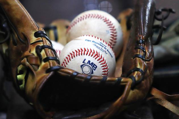 May 31, 2024, Mexico City, Ciudad de Mexico, Mexico: A baseball glove and baseballs are seen during the Mexican Baseball League (LMB) match 1 between Dorados de Chihuahua and Diablos Rojos del Mo xico , at Alfredo Harp Helu Stadium. Diablos Rojos defeat Dorados de Chihuahua 3-1. Mexico City Mexico - ZUMAe321 20240531_zsa_e321_005 Copyright: xCarlosxSantiago xEyepixxGroupx