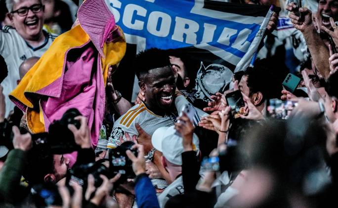 UEFA Champions League 2024 Final: Borussia Dortmund vs. Real Madrid Vinicius Junior goes to celebrate with the fans, as Real Madrid win their 15th Champions League trophy after the UEFA Champions League final match between Borussia Dortmund and Real Madrid on 1 June 2024, in London, United Kingdom London Wembley Stadium United Kingdom Copyright: xAlexandraxFechetex _ADR184201