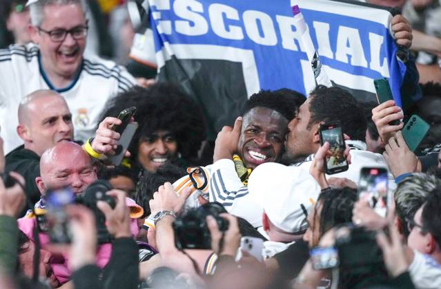 UEFA Champions League 2024 Final: Borussia Dortmund vs. Real Madrid Vinicius Junior goes to celebrate with the fans, as Real Madrid win their 15th Champions League trophy after the UEFA Champions League final match between Borussia Dortmund and Real Madrid on 1 June 2024, in London, United Kingdom London Wembley Stadium United Kingdom Copyright: xAlexandraxFechetex _ADR185401