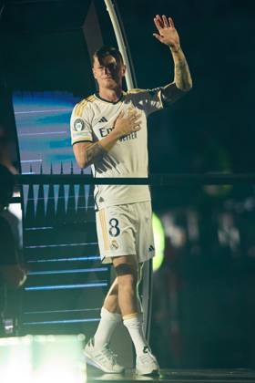 Toni Kroos of Real Madrid CF during celebrations at estadio Santiago Bernabeu after winning the UEFA Champions League Final on June 2, 2022 in Madrid, Spain.(Photo by: LGM Panoramic) FOOTBALL : Real Madrid CF Celebrates Winning The UEFA Champions League Final 2023 24- 02 06 2024 LGM Panoramic