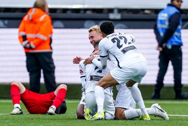 2024-06-02 Excelsior Rotterdam v NAC Breda - Dutch Keuken Kampioen Divisie Promotion Relegation Play Offs Final ROTTERDAM, NETHERLANDS - JUNE 2: Boyd Lucassen of NAC Breda, Casper Staring of NAC Breda and Aime Omgba of NAC Breda celebrate the win during the Dutch Keuken Kampioen Divisie Promotion Relegation Play Offs Final match between Excelsior Rotterdam and NAC Breda at Van Donge & De Roo Stadion on June 2, 2024 in Rotterdam, Netherlands. (Photo by Joris Verwijst BSR Agency) Rotterdam Netherlands Content not available for redistribution in The Netherlands directly or indirectly through any third parties. Copyright: xBSRxAgencyx