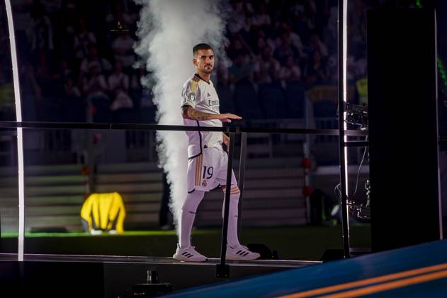 Real Madrid UEFA Champions League Trophy Parade 2024 Dani Ceballos of Real Madrid seen entering at Santiago Bernabeu Stadium during Real Madrid UEFA Champions League Trophy Parade on June 2, 2024 in Madrid, Spain. Madrid Estadio Santiago Bernabeu Madrid Spain Copyright: xAlbertoxGardinx AGardin_20240602_Football_Champions_Real_Madrid_19