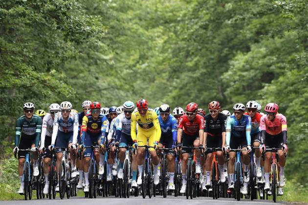 Bilder des Jahres 2024, Sport 06 Juni Sport Themen der Woche KW23 Sport Bilder des Tages Criterium du Dauphine 2024 - stage 2 LA CHAMBONIE, FRANCE - JUNE 03 : Pedersen Mads (DEN) of Lidl - Trek leading the peloton pictured during stage 2 of the 76th edition of the Criterium du Dauphine 2024 cycling race with start in Gannat and finish after 142 km at Col de la Loge on June 3, 2024 in La Chambonie, France, 03 06 2024 La Chambonie France  Copyright: xJanxDexMeuleneirx
