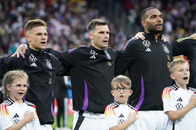 Männer Nationalmannschaft, Fussball, Freundschaftsspiel, Länderspiel, Testspiel, Deutschland-Ukraine , 03.06.2024, Max-Morlock Stadion Nürnberg Joshua Kimmich ,Maximilian Mittelstädt, Jonathan Tah, alle Deutschland, Nationalhymne singen
