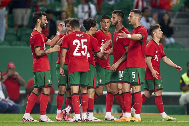 Portugal v Finland - International Friendly, Länderspiel, Nationalmannschaft Bruno Fernandes of Portugal is celebrating with his teammates after scoring his team s fourth goal during the international friendly match between Portugal and Finland at Jose Alvalade Stadium in Lisbon, Portugal, on June 04, 2024. Lisbon Portugal Copyright: xJosexManuelxAlvarezxReyx originalFilename:alvarezrey-notitle240604_npbZU