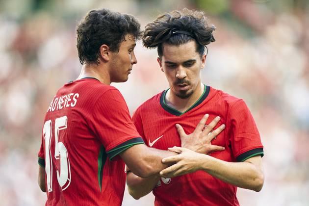 Portugal V Finland - International Friendly, Länderspiel, Nationalmannschaft Joao Neves of Portugal is talking with Vitor Ferreira Vitinha of Portugal during the international friendly match between Portugal and Finland at Jose Alvalade Stadium in Lisbon, Portugal, on June 04, 2024. Lisbon Portugal Copyright: xJosexManuelxAlvarezxReyx originalFilename:alvarezrey-notitle240604_npNTn