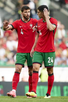 Portugal V Finland - International Friendly, Länderspiel, Nationalmannschaft Ruben Dias of Portugal is talking with Antonio Silva of Portugal during the international friendly match between Portugal and Finland at Jose Alvalade Stadium in Lisbon, Portugal, on June 04, 2024. Lisbon Portugal Copyright: xJosexManuelxAlvarezxReyx originalFilename:alvarezrey-notitle240604_npmKi