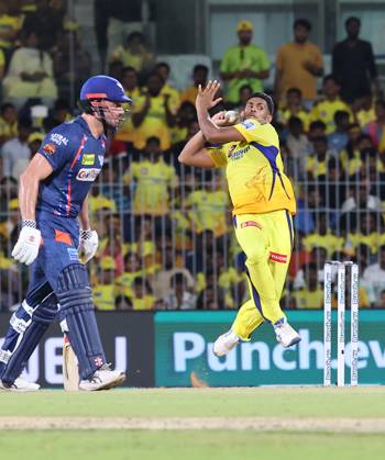 Cricket : Tata IPL 2024 Tata IPL 2024 : Chennai, India, 23rd April 2024: CSK Vs LSG : ( Chennai Super Kings Vs Lucknow Super Giants) In MAC Stadium Chennai. CSK WERE 210-4 IN 20 OVERS. LSG WON BY 6 WICKETS IN 19.3 OVERS. STONIS 124 NOT OUT. Matheesha Pathirana Seshadri SUKUMAR Copyright: xSeshadrixSukumarx
