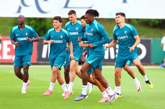Portugal Fussball Nationalmannschaft, Selecao, 10.06.2024, Training für das Freundschaftsspiel Portugal - Irland ,Vorbereitungsspiel zur Europameisterschaft 2024 , Rafael Leao (Portugal) , Joao Neves (Portugal) , Antonio Silva (Portugal) Copyright: FernandoxSoares