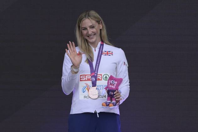 Leichtathletik, EM in Rom, Stabhochsprung der Frauen, Siegerehrung Bronze medallist, Molly Caudery of Team Great Britain poses for a photo during the medal ceremony for the Women s Pole Vault Final during the 26th edition of Rome 2024 European Athletics Championships at the Olympic Stadium in Rome, Italy - Tuesday, June 11, 2024 - Athletics  Copyright: xFabrizioxCorradetti LaPressex