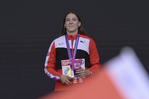 Leichtathletik, EM in Rom, Stabhochsprung der Frauen, Siegerehrung Gold medallist Switzerland s Angelica Moser celebrates during the medal ceremony for the women s pole vault during the 26th edition of Rome 2024 European Athletics Championships at the Olympic Stadium in Rome, Italy - Tuesday, June 11, 2024 - Athletics  Copyright: xFabrizioxCorradetti LaPressex