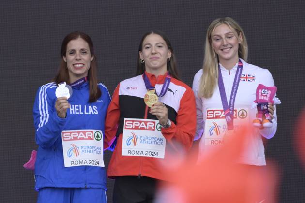 Leichtathletik, EM in Rom, Stabhochsprung der Frauen, Siegerehrung Silver medallist Greece s Aikaterini Stefanidi, gold medallist Switzerland s Angelica Moser and bronze medallist Britain s Molly Caudery celebrate during the medal ceremony for the women s pole vault during the 26th edition of Rome 2024 European Athletics Championships at the Olympic Stadium in Rome, Italy - Tuesday, June 11, 2024 - Athletics  Copyright: xFabrizioxCorradetti LaPressex