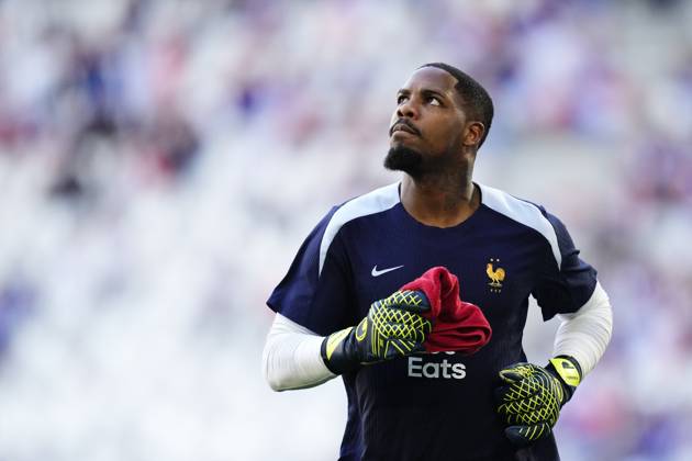 France v Canada - International Friendly, Länderspiel, Nationalmannschaft Mike Maignan goalkeeper of France and AC Milan during the warm-up before the friendly match between France and Canada at Nouveau Stade Bordeaux on June 9, 2024 in Bordeaux, France. Bordeaux France Copyright: xJosexBretonx originalFilename:breton-francevc240609_npifM