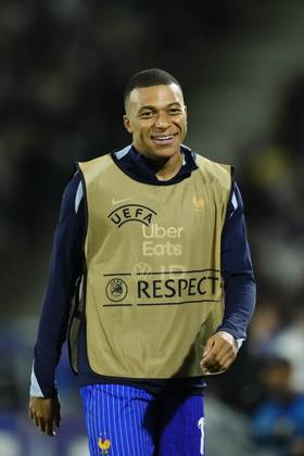 France v Canada - International Friendly, Länderspiel, Nationalmannschaft Kylian Mbappe centre-forward of France and Rea Madrid during the warm-up during the friendly match between France and Canada at Nouveau Stade Bordeaux on June 9, 2024 in Bordeaux, France. Bordeaux France Copyright: xJosexBretonx originalFilename:breton-francevc240609_npChu_20240612