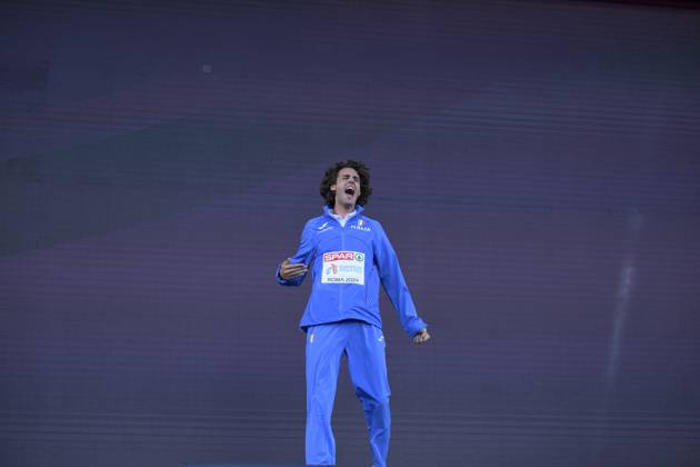 Gold medalist, Gianmarco Tamberi of Team Italy celebrates on the podium during the medal ceremony for the Men s High Jump during the 26th edition of Rome 2024 European Athletics Championships at the Olympic Stadium in Rome, Italy - Wednesday, June 12, 2024 - Athletics  Copyright: xFabrizioxCorradetti LaPressex