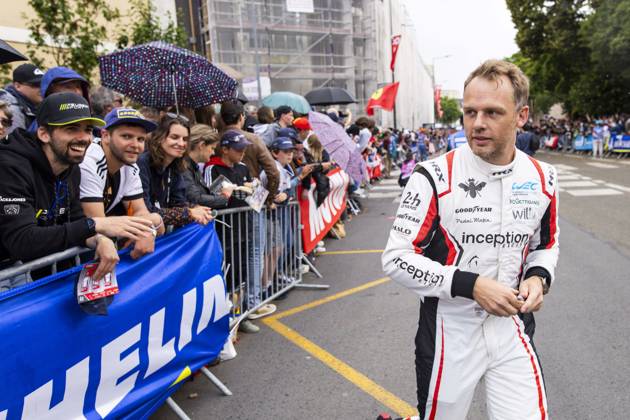 MILLROY Ollie (gar), Inception Racing, McLaren 720S LMGT3 Evo, LM GT3, portrait during the Grande Parade des Pilotes of the 2024 24 Hours of Le Mans, 4th round of the 2024 FIA World Endurance Championship, on the Circuit des 24 Heures du Mans, on June 14, 2024 in Le Mans, France - 24 HEURES DU MANS 2024 - PARADE DPPI Panoramic  240614_Le_Mans_2024__DE68085