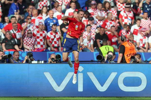 15.06.2024, xtgx, Fussball EM 2024, Spanien - Kroatien emspor, v.l. Fabian Ruiz (Spanien, 8) Jubel, Torjubel, jubelt ueber das Tor, celebrate the goal, celebration (DFL DFB REGULATIONS PROHIBIT ANY USE OF PHOTOGRAPHS as IMAGE SEQUENCES and or QUASI-VIDEO) Berlin