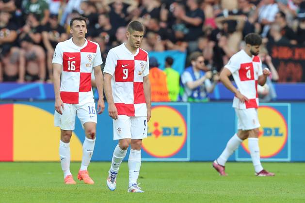 15.06.2024, xtgx, Fussball EM 2024, Spanien - Kroatien emspor, v.l. Ante Budimir (Krotaien, 16), Andrej Kramaric (Krotaien, 9), Josko Gvardiol (Krotaien, 4) enttaeuscht, enttäuscht, schaut enttaeuscht, niedergeschlagen, disappointed (DFL DFB REGULATIONS PROHIBIT ANY USE OF PHOTOGRAPHS as IMAGE SEQUENCES and or QUASI-VIDEO) Berlin