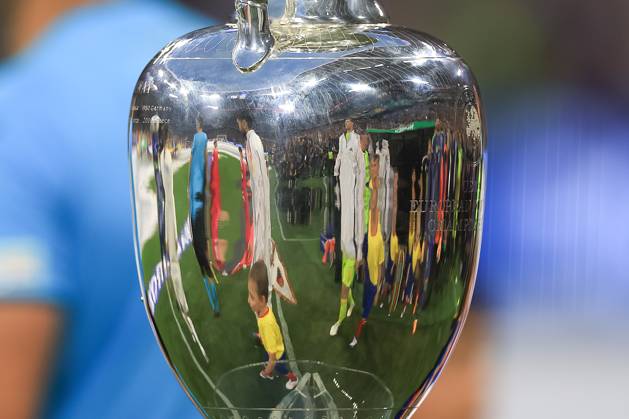 Germany v Scotland: Group A - UEFA EURO, EM, Europameisterschaft,Fussball 2024 The Germany team is being reflected in the European Championship, EM, Europameisterschaft trophy before the UEFA European Championship Group A match between Germany and Scotland at Allianz Arena in Munich, Germany, on June 14, 2024. Copyright: xMIxNewsx originalFilename:fletcher-germanyv240614_npvGd