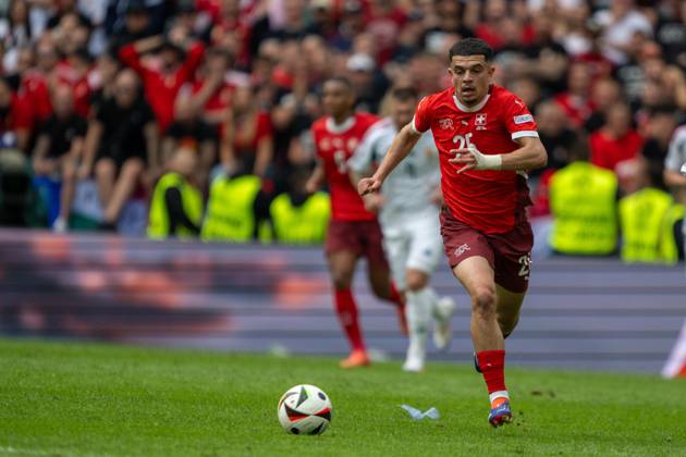 GER, EURO 2024, Group A, Ungarn (HUN) vs Schweiz (SUI) 15.06.2024, Cologne Stadium, Koeln, GER, EURO 2024, Group A, Ungarn (HUN) vs Schweiz (SUI) Im Bild: Zeki Amdouni (Schweiz SUI, 25) mit Ball; Einzelaktion, Ganzkörper Ganzkoerper; Freisteller, Einzelbild, Aktion, Action, Spielszene;