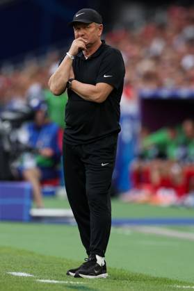 Fußball UEFA EURO, EM, Europameisterschaft,Fussball 2024 Gruppenphase 1. Spieltag Slowenien - Dänemark am 16.06.2024 in der Stuttgart Arena in Stuttgart Matjaz Kek ( Trainer Cheftrainer Slowenien )