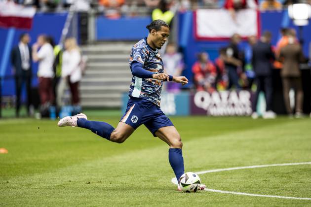Poland v Netherlands, UEFA EURO, EM, Europameisterschaft,Fussball 2024, Hamburg, Germany Hamburg, Germany. 16th, June 2024. Virgil van Dijk of the Netherlands is warming up before the UEFA Euro 2024 match in Group D between Poland and the Netherlands at Volksparkstadion in Hamburg. Hamburg Germany Copyright: xGonzalesxPhoto LassexLagonix