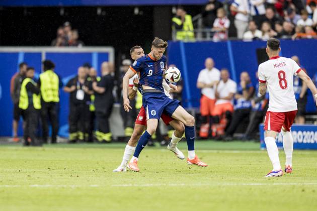 Poland v Netherlands, UEFA EURO, EM, Europameisterschaft,Fussball 2024, Hamburg, Germany Hamburg, Germany. 16th, June 2024. Wout Weghorst (9) of the Netherlands seen during the UEFA Euro 2024 match in Group D between Poland and the Netherlands at Volksparkstadion in Hamburg. Hamburg Germany Copyright: xGonzalesxPhoto LassexLagonix
