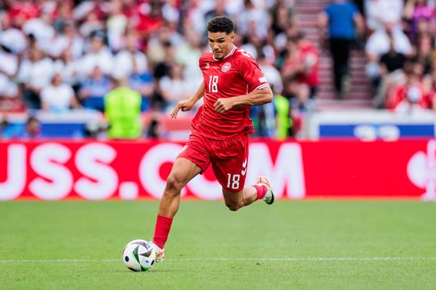 UEFA EURO 2024: Slowenien - Dänemark; 16.06.2024 Alexander Hartmann Bah (Dänemark, 18) am Ball UEFA EURO 2024: Slowenien - Dänemark; Stuttgart Arena, Stuttgart am 16.06.2024 Copyright: xBEAUTIFULxSPORTS Wunderlx