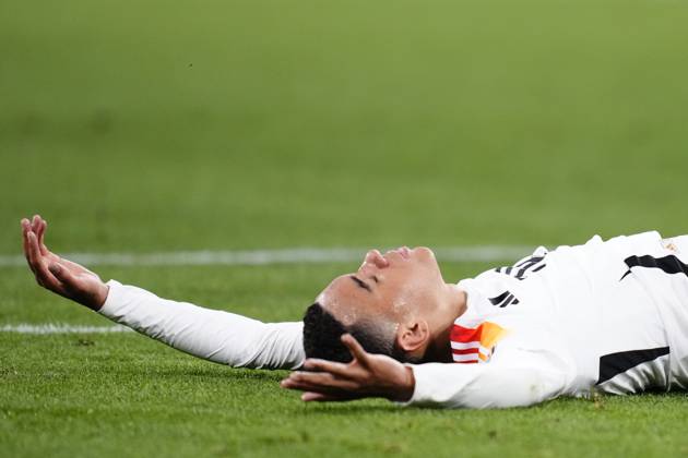 Germany v Scotland: Group A - UEFA EURO, EM, Europameisterschaft,Fussball 2024 Jamal Musiala attacking midfield of Germany and Bayern Munich lies injured on the pitch during the UEFA EURO 2024 group stage match between Germany and Scotland at Munich Football Arena on June 14, 2024 in Munich, Germany. Munich Germany Copyright: xJosexBretonx originalFilename:breton-germanyv240614_npwNQ