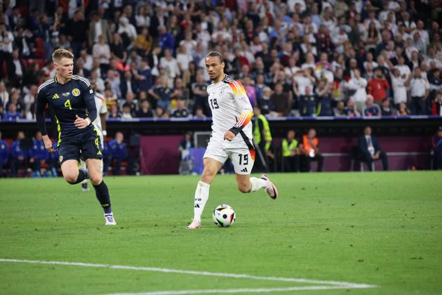 14.06.2024, Fussball, Herren, UEFA Europameisterschaft 2024, Eröffnungsspiel, Gruppe A, Deutschland - Schottland, Leroy Sane (Deutschland), Scott McTominay (Schottland) München Allianz Arena Bayern Deutschland (DE) Copyright: xSebastianxBachx