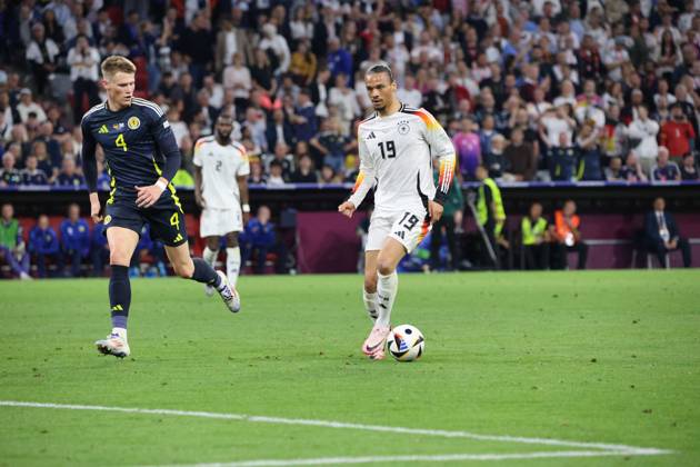 14.06.2024, Fussball, Herren, UEFA Europameisterschaft 2024, Eröffnungsspiel, Gruppe A, Deutschland - Schottland, Leroy Sane (Deutschland), Scott McTominay (Schottland) München Allianz Arena Bayern Deutschland (DE) Copyright: xSebastianxBachx