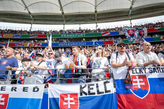 GER, EURO 2024, Group E, Belgien (BEL) vs Slowakei (SVK) 17.06.2024, Frankfurt Arena, Frankfurt, GER, EURO 2024, Group E, Belgien (BEL) vs Slowakei (SVK) Im Bild: Jubel der slowakischen Fans Gestik, Mimik, Emotionen; Stimmung Freude Joy