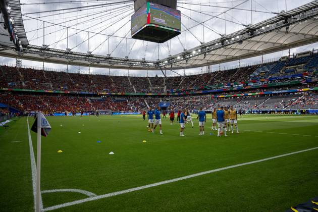 GER, EURO 2024, Group E, Belgien (BEL) vs Slowakei (SVK) 17.06.2024, Frankfurt Arena, Frankfurt, GER, EURO 2024, Group E, Belgien (BEL) vs Slowakei (SVK) Im Bild: Die slowakische Nationalmannschaft wärmt sich auf Aufwärmen vor dem Spiel Training;