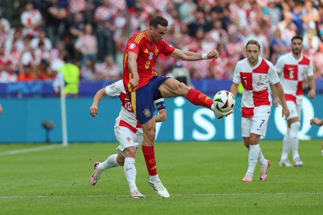 15.06.2024, xtgx, Fussball EM 2024, Spanien - Kroatien emspor, v.l. Luka Modric (Krotaien, 10), Fabian Ruiz (Spanien, 8) Zweikampf, Duell, Kampf, tackle (DFL DFB REGULATIONS PROHIBIT ANY USE OF PHOTOGRAPHS as IMAGE SEQUENCES and or QUASI-VIDEO) Berlin