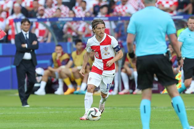 15.06.2024, xtgx, Fussball EM 2024, Spanien - Kroatien emspor, v.l. Luka Modric (Krotaien, 10) am Ball, plays the ball (DFL DFB REGULATIONS PROHIBIT ANY USE OF PHOTOGRAPHS as IMAGE SEQUENCES and or QUASI-VIDEO) Berlin
