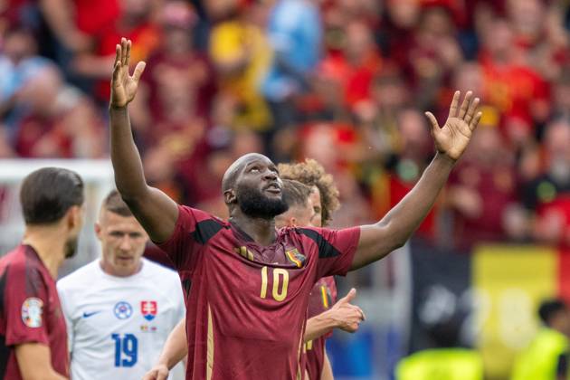 GER, EURO 2024, Group E, Belgien (BEL) vs Slowakei (SVK) 17.06.2024, Frankfurt Arena, Frankfurt, GER, EURO 2024, Group E, Belgien (BEL) vs Slowakei (SVK) Im Bild: Jubel nach dem Tor zum 1 : 1 ;Torjubel Jubel; jubelt; jubeln; Gestik, Mimik, Emotionen; Dank in den Himmel Romelu Lukaku (Belgien BEL, 10);