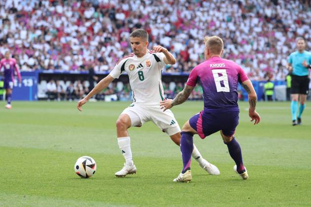 Germany - UEFA EURO, EM, Europameisterschaft,Fussball 2024 - Germany vs Hungary - 19 06 2024 GERMANY, STUTTGART, JUNE 19. Adam Nagy of Hungary challenges Toni Kroos of Germany during the UEFA EURO 2024 group A stage match between Germany and Hungary. On June 19, 2024 at Stuttgart Arena in Stuttgart, Germany. Photo by Manuel Blondeau AOP.Press Stuttgart Stuttgart Arena Germany Copyright: x ManuelxBlondeau AOP.Pressx AOP20240619 0032