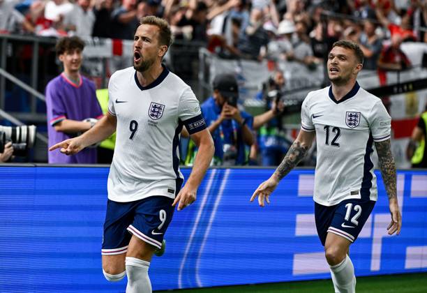 20.06.2024, xpsx, UEFA EURO, EM, Europameisterschaft,Fussball 2024 Vorrunde, Dänemark - England v.l. celebrate the goal, Torjubel zum 0:1 Torschütze Harry Kane (England) (DFL DFB REGULATIONS PROHIBIT ANY USE OF PHOTOGRAPHS as IMAGE SEQUENCES and or QUASI-VIDEO) emspor Frankfurt