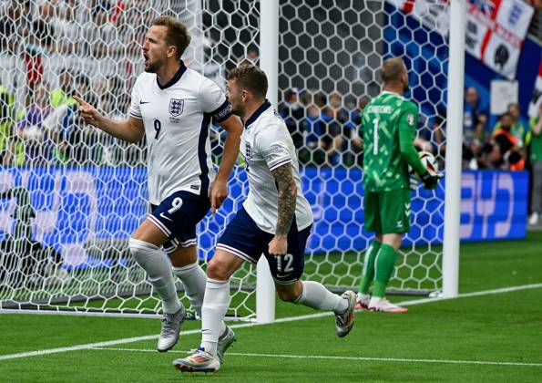 20.06.2024, xpsx, UEFA EURO, EM, Europameisterschaft,Fussball 2024 Vorrunde, Dänemark - England v.l. celebrate the goal, Torjubel zum 0:1 Torschütze Harry Kane (England) (DFL DFB REGULATIONS PROHIBIT ANY USE OF PHOTOGRAPHS as IMAGE SEQUENCES and or QUASI-VIDEO) emspor Frankfurt