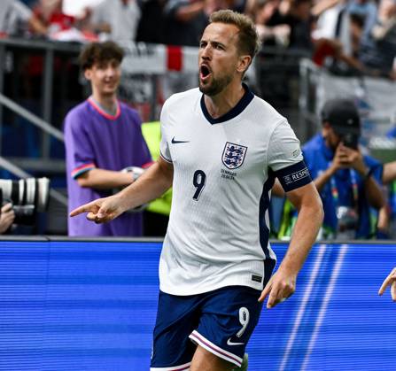 20.06.2024, xpsx, UEFA EURO, EM, Europameisterschaft,Fussball 2024 Vorrunde, Dänemark - England v.l. celebrate the goal, Torjubel zum 0:1 Torschütze Harry Kane (England) (DFL DFB REGULATIONS PROHIBIT ANY USE OF PHOTOGRAPHS as IMAGE SEQUENCES and or QUASI-VIDEO) emspor Frankfurt