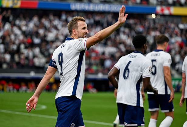 20.06.2024, xpsx, UEFA EURO, EM, Europameisterschaft,Fussball 2024 Vorrunde, Dänemark - England v.l. celebrate the goal, Torjubel zum 0:1 Torschütze Harry Kane (England) (DFL DFB REGULATIONS PROHIBIT ANY USE OF PHOTOGRAPHS as IMAGE SEQUENCES and or QUASI-VIDEO) emspor Frankfurt