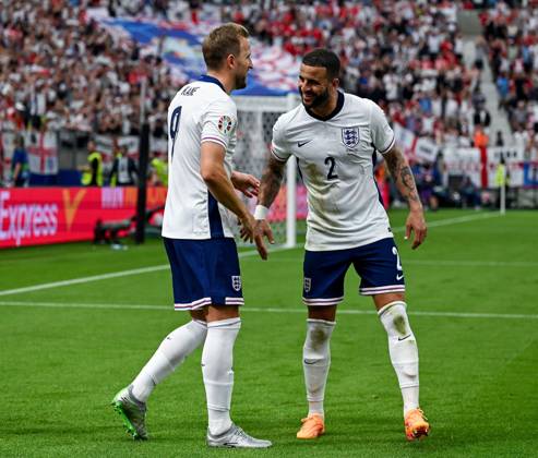 20.06.2024, xpsx, UEFA EURO, EM, Europameisterschaft,Fussball 2024 Vorrunde, Dänemark - England v.l. celebrate the goal, Torjubel zum 0:1 Torschütze Harry Kane (England) (DFL DFB REGULATIONS PROHIBIT ANY USE OF PHOTOGRAPHS as IMAGE SEQUENCES and or QUASI-VIDEO) emspor Frankfurt