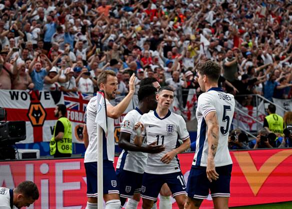 20.06.2024, xpsx, UEFA EURO, EM, Europameisterschaft,Fussball 2024 Vorrunde, Dänemark - England v.l. celebrate the goal, Torjubel zum 0:1 Torschütze Harry Kane (England) (DFL DFB REGULATIONS PROHIBIT ANY USE OF PHOTOGRAPHS as IMAGE SEQUENCES and or QUASI-VIDEO) emspor Frankfurt