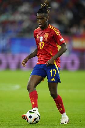 Spain v Italy: Group B - UEFA EURO, EM, Europameisterschaft,Fussball 2024 Nico Williams left winger of Spain and Athletic Club Bilbao controls the ball during the UEFA EURO 2024 group stage match between Spain and Italy at Arena AufSchalke on June 20, 2024 in Gelsenkirchen, Germany. Gelsenkirchen Germany Copyright: xJosexBretonx originalFilename:breton-spainvit240620_npFOW